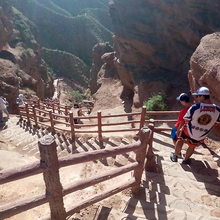 The Silk Road Travelers Hostel Zhangye Buitenkant foto
