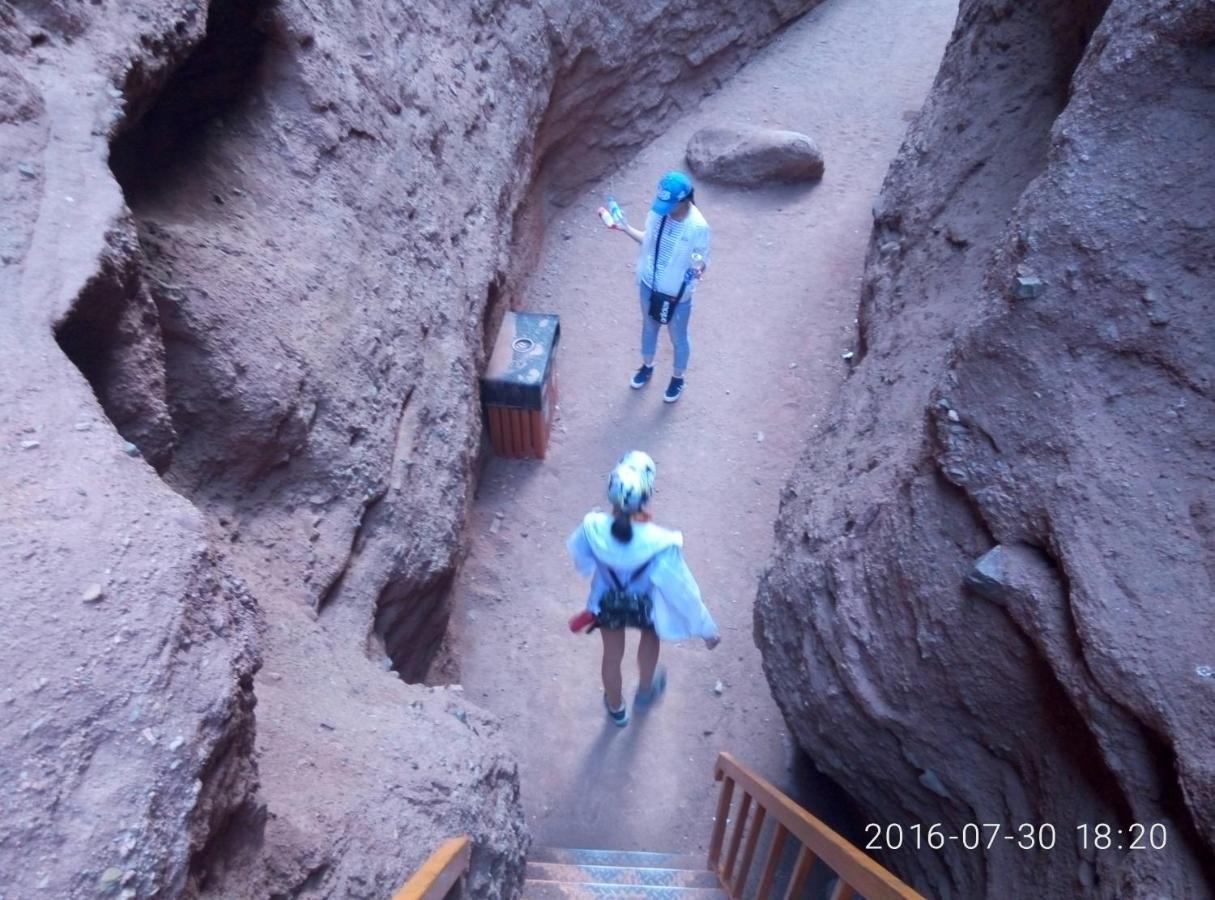 The Silk Road Travelers Hostel Zhangye Buitenkant foto